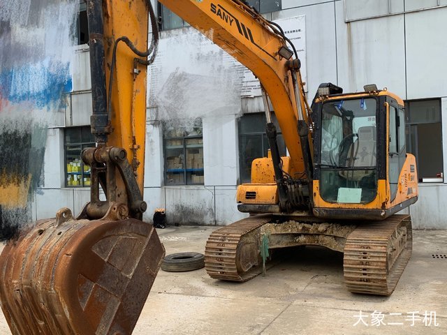 三一重工 SY135C-8 挖掘机