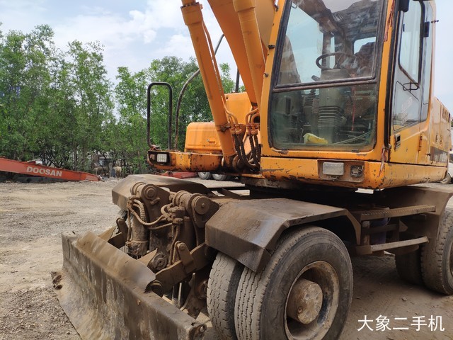 现代 R210W-7 挖掘机