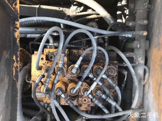 现代 R225LC-7 挖掘机