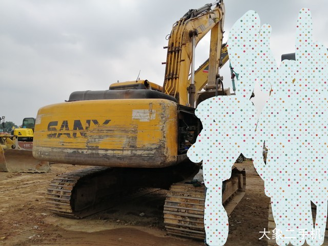 三一重工 SY215C-8 挖掘机