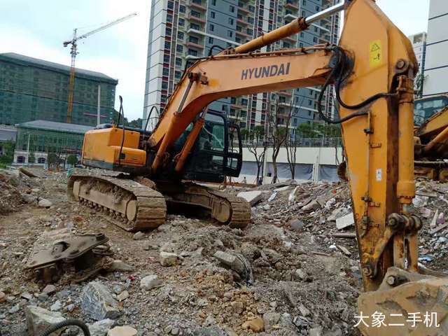 现代 R225LC-7 挖掘机