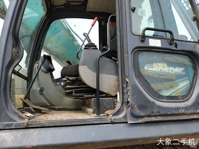 神钢 SK270D-8 挖掘机