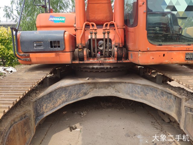斗山 DX300LC 挖掘机