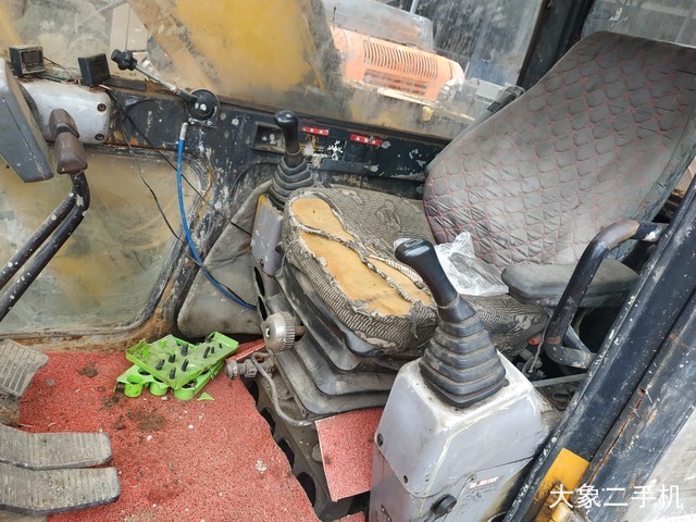 现代 R220-5 挖掘机