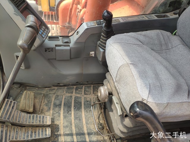 斗山 DX300LC 挖掘机