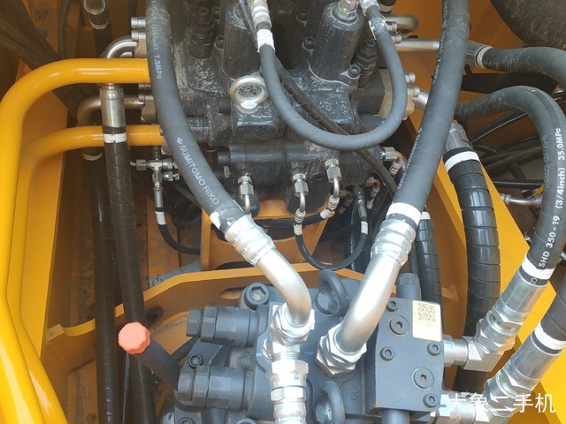 龙工 LG6225E 挖掘机