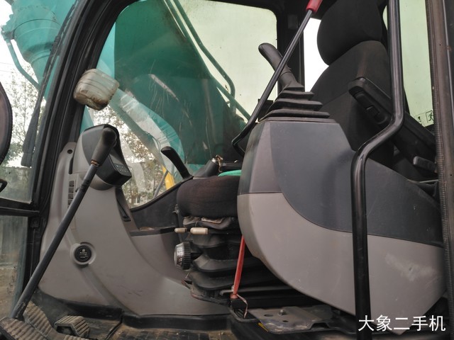 神钢 SK260LC-8 挖掘机