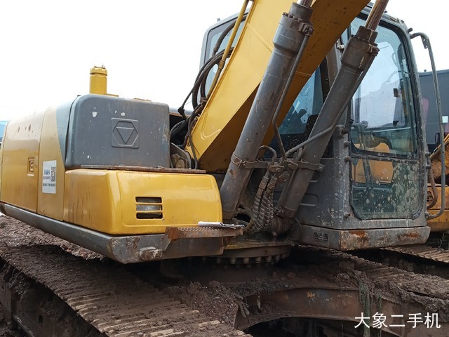 徐工 XE135B 挖掘机