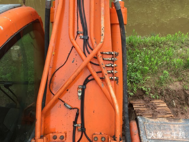 斗山 DX260LC 挖掘机