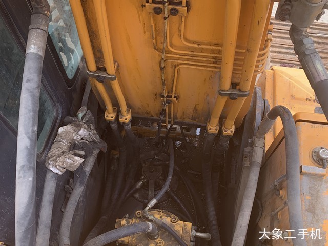 现代 R215-7 挖掘机