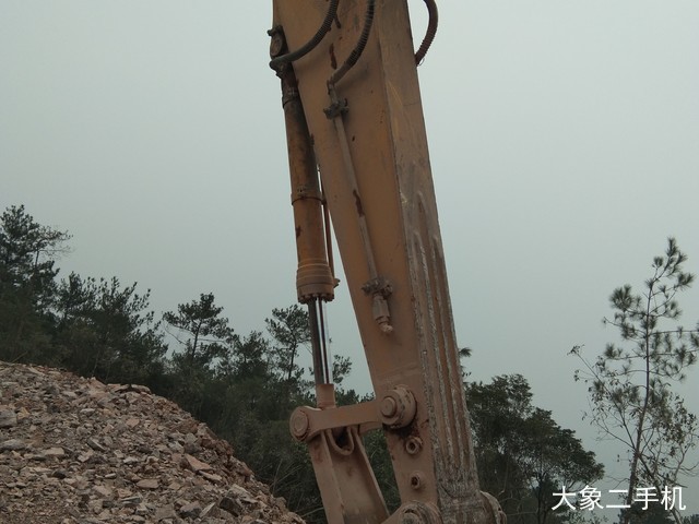小松 PC240LC-8M0 挖掘机