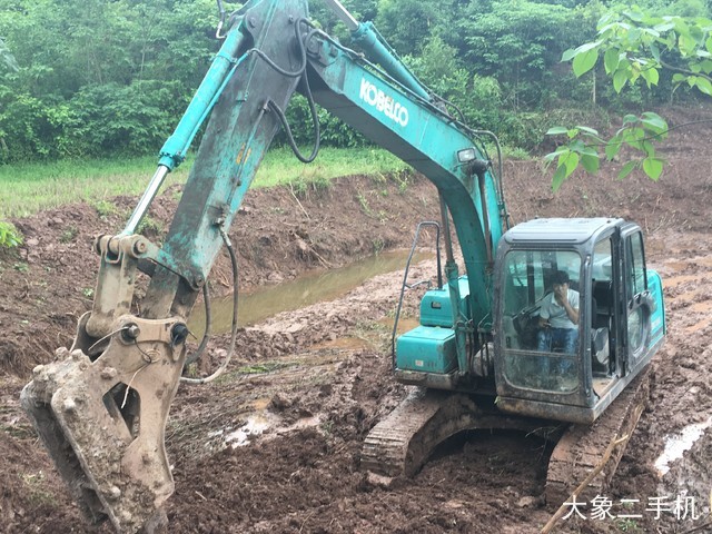 神钢 SK140LC-8 挖掘机