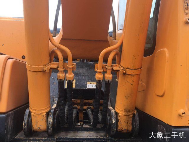 现代 R215-9 挖掘机