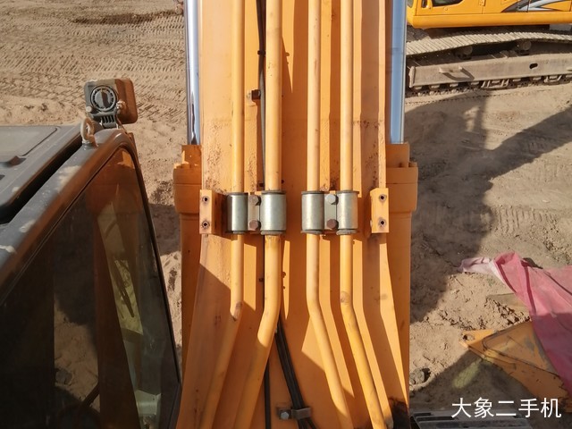 龙工 LG6220D 挖掘机