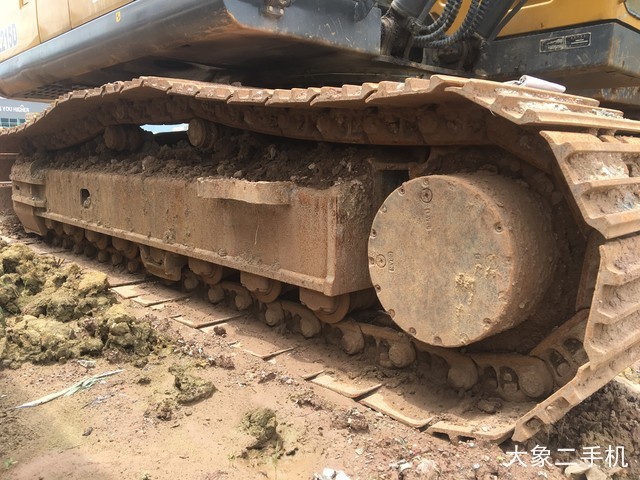 徐工 XE215D 挖掘机