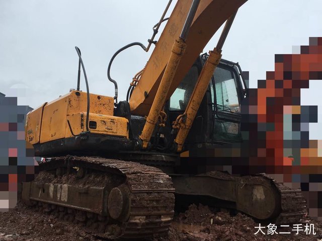 现代 R305LC-7 挖掘机