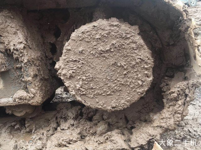 现代 R215-9 挖掘机