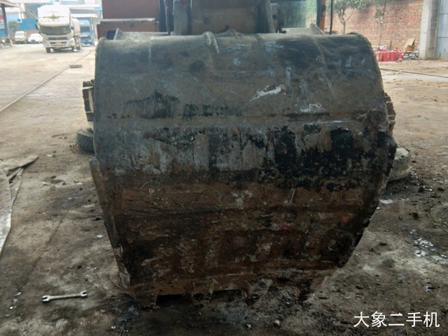 现代 R225LC-7 挖掘机