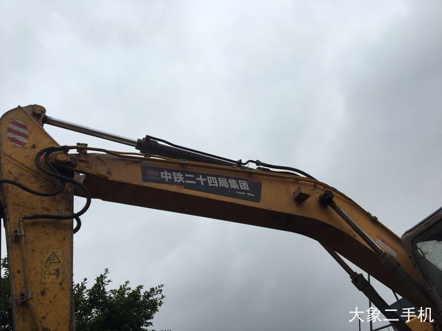 雷沃重工 FR220E 挖掘机