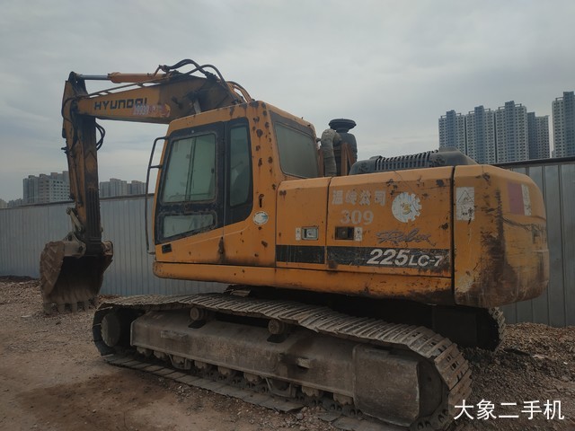 现代 R225LC-7 挖掘机