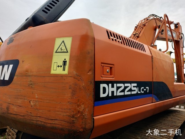 斗山 DH225LC-7 挖掘机