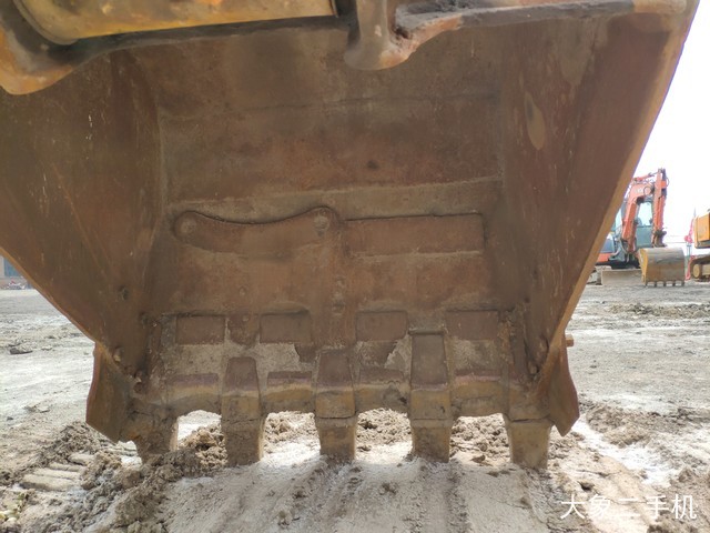 三一重工 SY215C-8 挖掘机