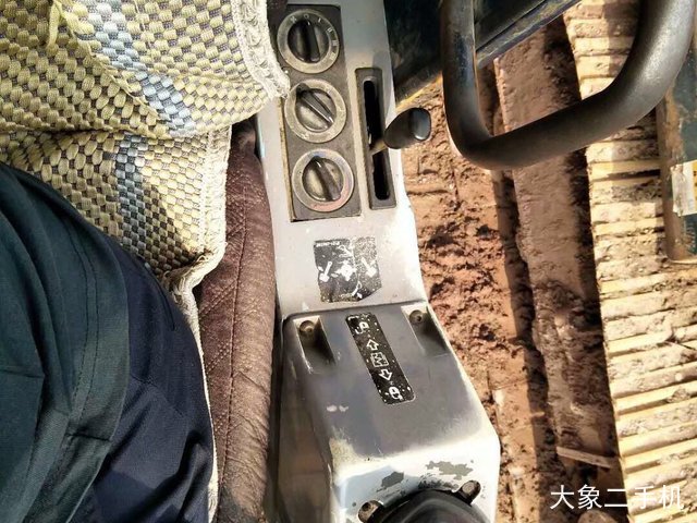 现代 R130W-5 挖掘机