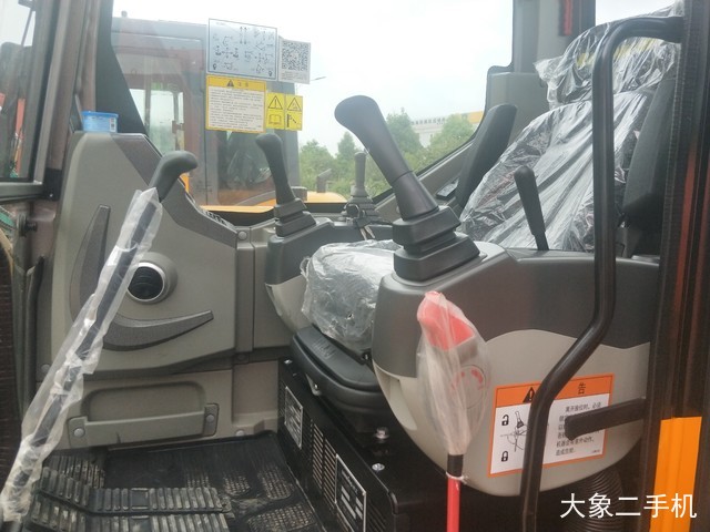 龙工 LG6060 挖掘机