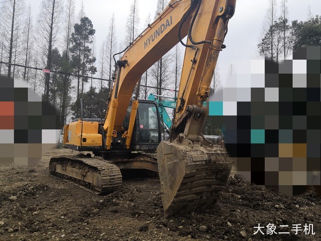 现代 R265LC-7 挖掘机