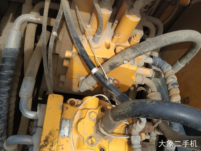 现代 R215-7 挖掘机