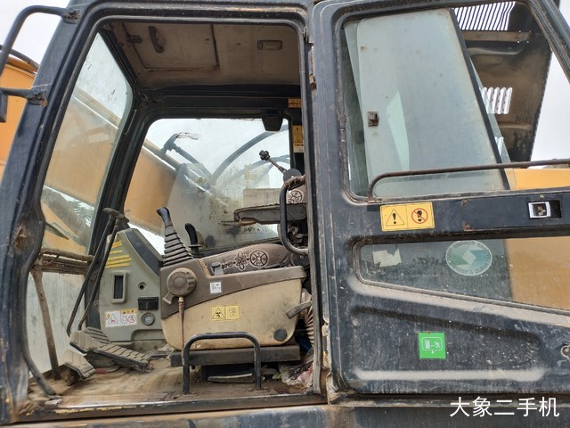 现代 R215-7C 挖掘机