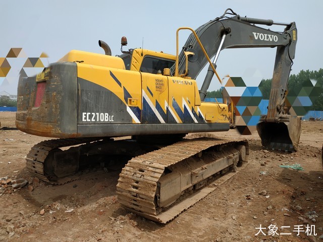 沃尔沃 EC210BLC 挖掘机