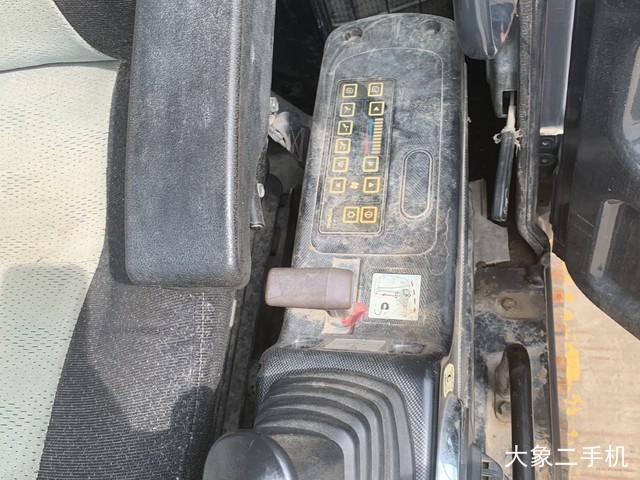 现代 R215-7 挖掘机