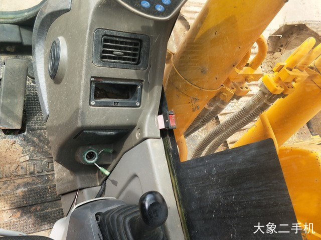 龙工 LG6225 挖掘机