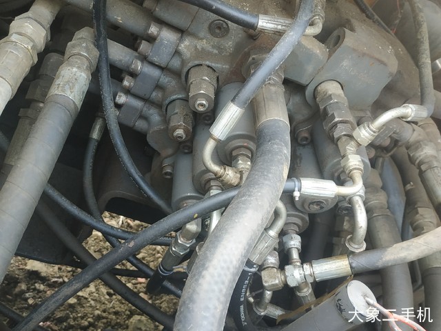 沃尔沃 EC240B 挖掘机