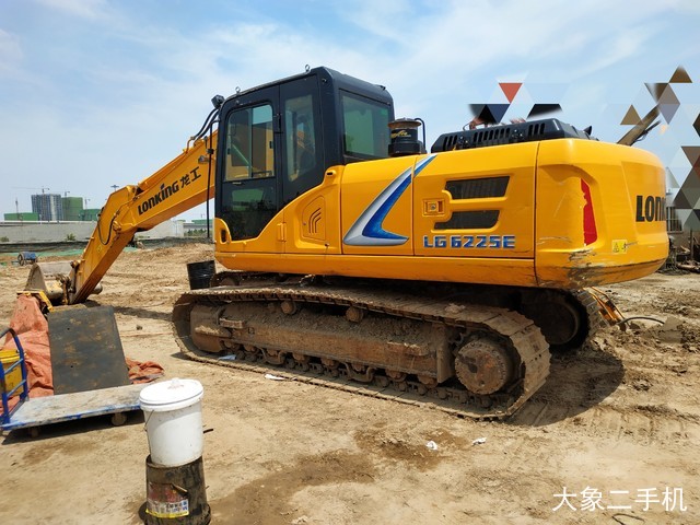 龙工 LG6225E 挖掘机