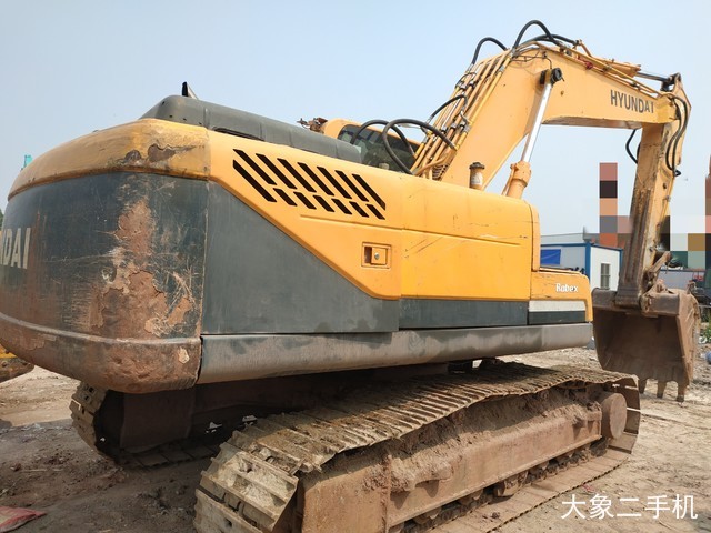 现代 R215-9C 挖掘机