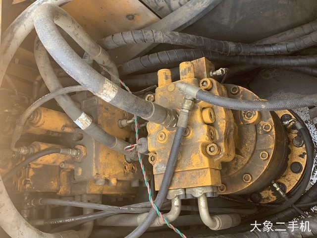 现代 R215-7 挖掘机