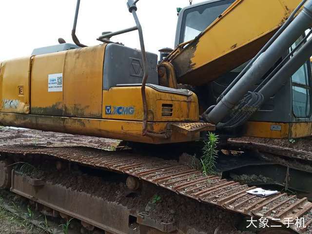 徐工 XE260C 挖掘机