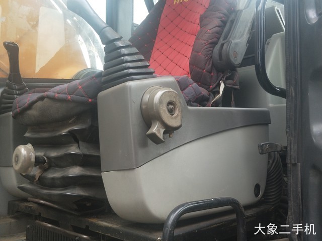 现代 R335LC-7 挖掘机