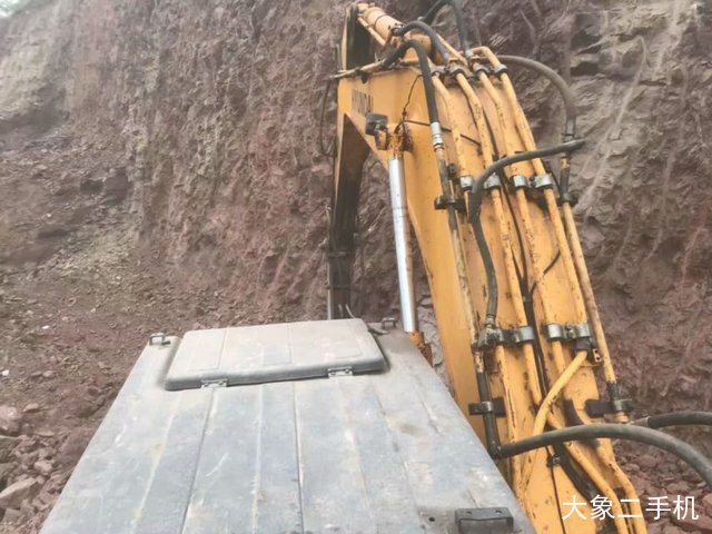 现代 R225LC-7 挖掘机