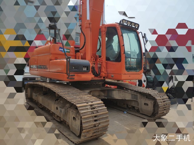 斗山 DX225LC 挖掘机