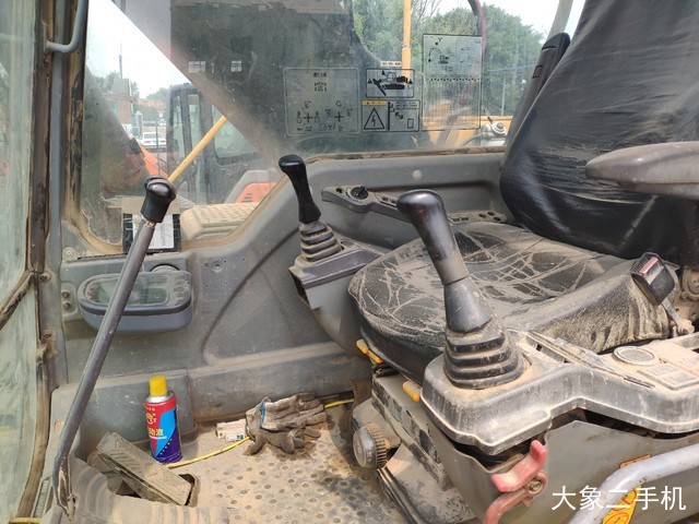 沃尔沃 EC210BLC 挖掘机