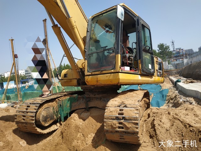 小松 PC200-8 挖掘机