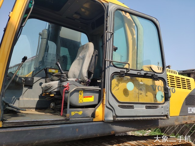 沃尔沃 EC240BLC 挖掘机