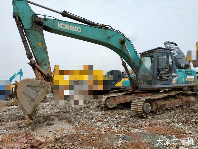 神钢 SK270D-8 挖掘机
