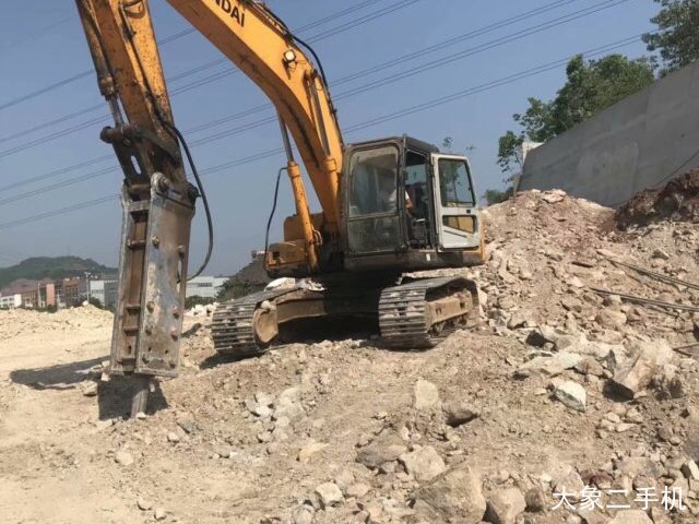 现代 R225LC-7 挖掘机