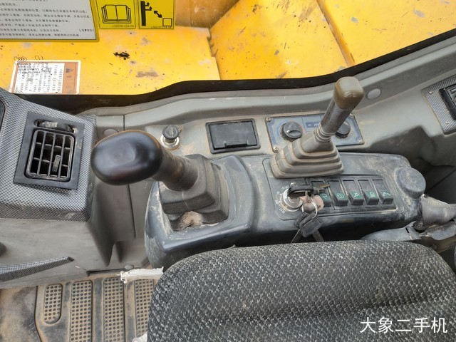 龙工 LG6060D 挖掘机