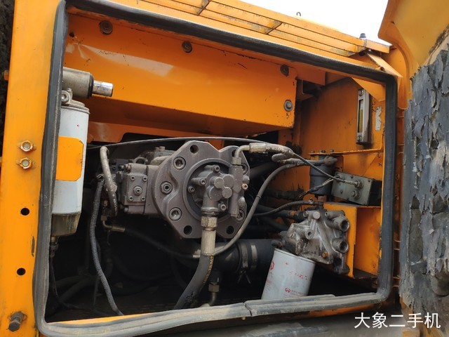 三一重工 SY215C-8 挖掘机