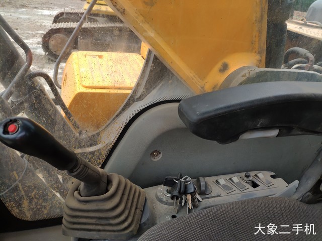 三一重工 SY215C-8 挖掘机